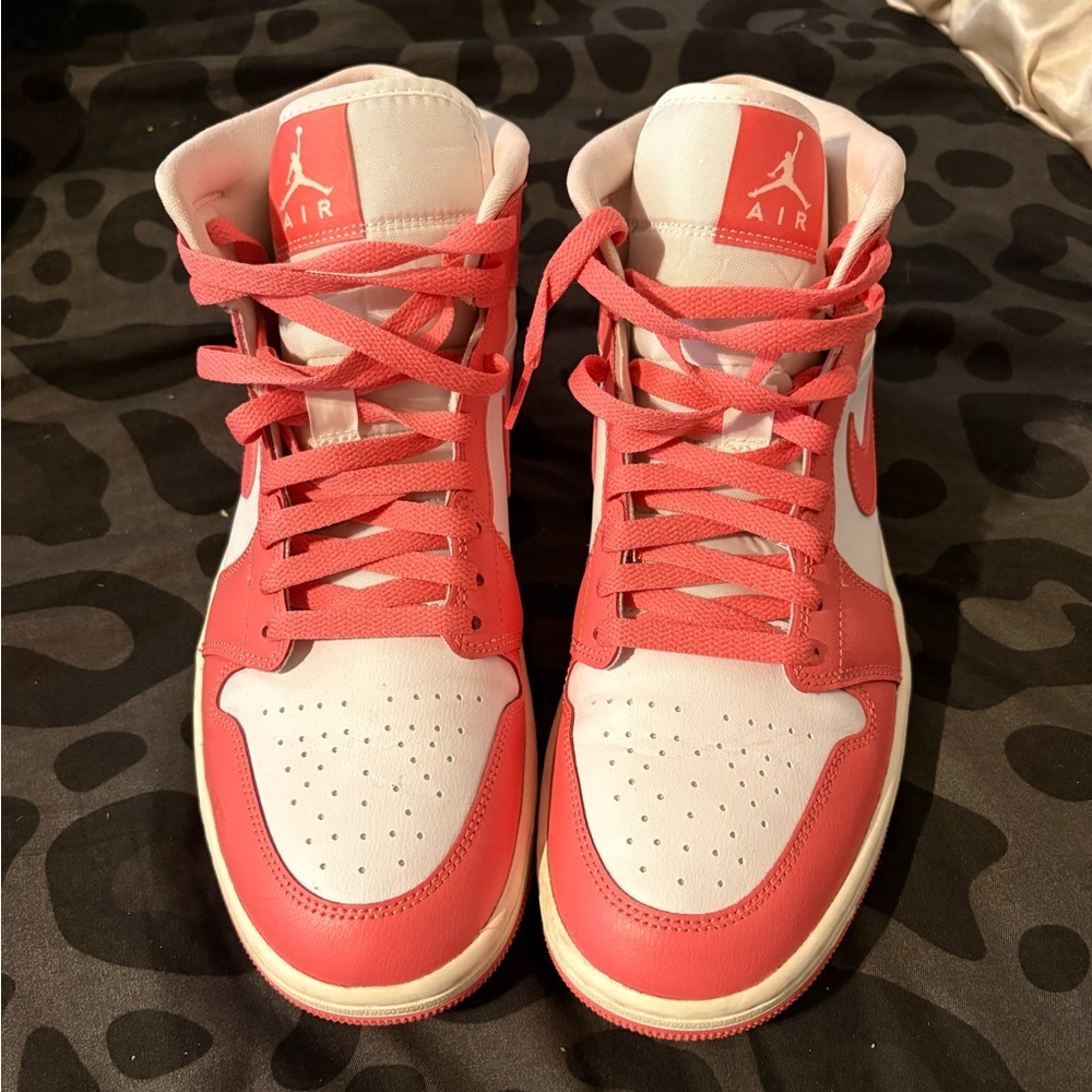 Air Jordan 1 Mids - Strawberries N Cream